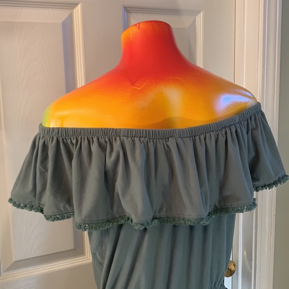 Beautiful DEREK HEART Romper - Picture 9 of 15